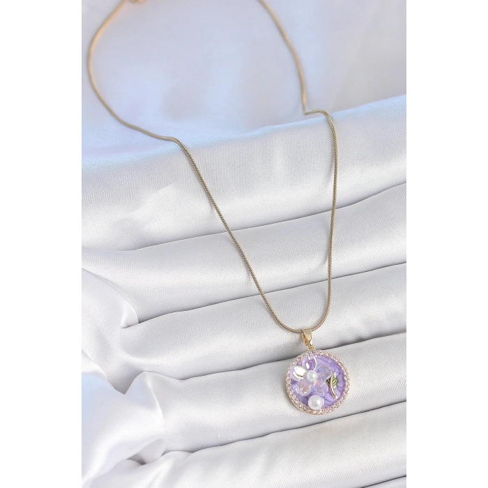 HEYF 316L Çelik Gold Renk Zincir Zirkon Taşlı Mor Mineli Çiçek İşlemeli İnci Detay Portre Model Kadın Kolye