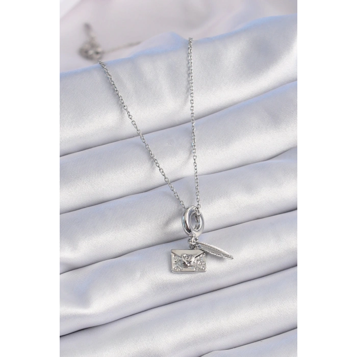 HEYF 316L Çelik Gümüş Renk Kalp Detay Mektup Figür Charm Model Kadın Kolye