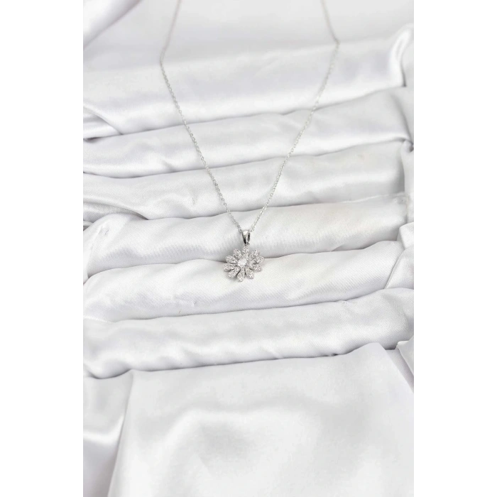 HEYF Pirinç Gümüş Renk Çiçek Model Kadın Kolye