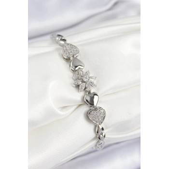 HEYF Pirinç Zirkon Taşlı Kalp Detaylı Çiçek Model Gümüş Renk Kadın Bileklik