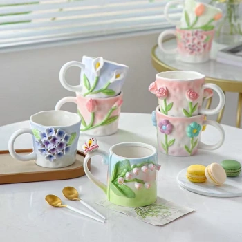 Kabartmalı Motifli Tasarım Çiçekler Seramik Kupa Bardak