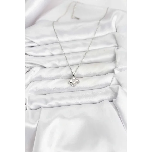 316L Çelik Zincir Gümüş Renk Zirkon Taşlı Yonca Model Kadın Kolye