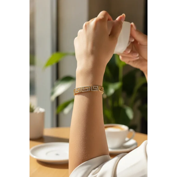 CM Labirent Model Zirkon Taşlı VIP Seri Gold Renk Pirinç Kadın Bileklik