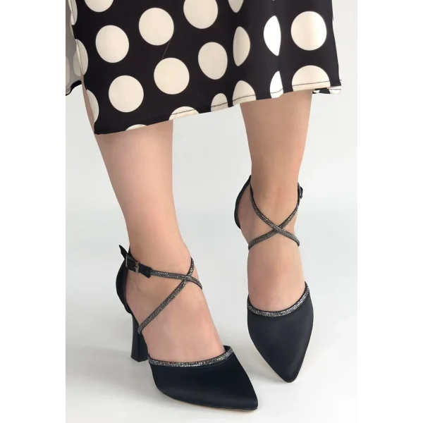 Kanji Siyah Saten Topuklu Ayakkabı