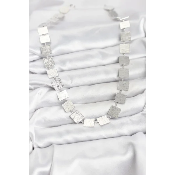 Kare Plaka Model Gümüş Renk Kadın Kolye