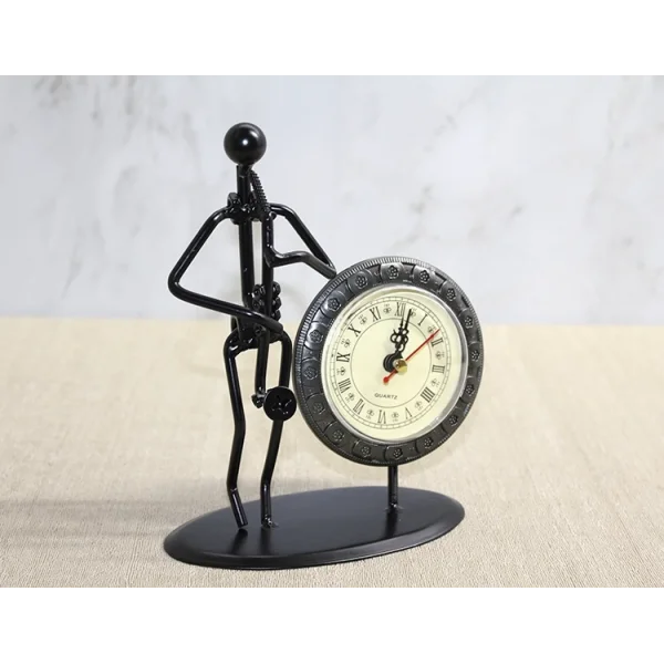 Metal Saatli Saksafon Çalan Müzisyen Alk4335