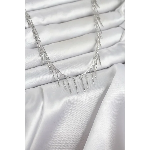 Pirinç Gümüş Renk Saçaklı Model Kadın Kolye