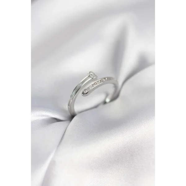 Zirkon Taşlı Gümüş Renk Yassı Çivi Model Kadın Yüzük