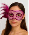 Fuşya Renk Yandan Tüylü Pul Payet İşlemeli Parti Maskesi 23x12 Cm