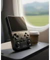 Nostaljik Oyun Deneyimi Sunan Taşınabilir Retro Konsol
