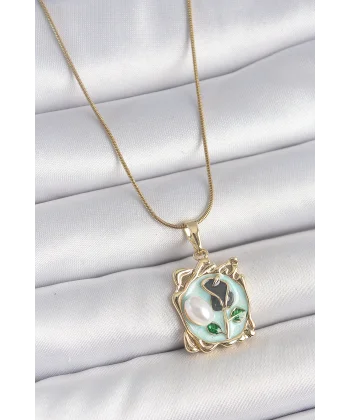 316L Çelik Gold Renk Zincir Mavi Mineli Çiçek İşlemeli İnci Detay Portre Model Kadın Kolye