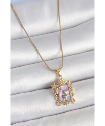 316L Çelik Gold Renk Zincir Mor Mineli Çiçek İşlemeli Zirkon Taşlı Kelebek Detay Portre Model Kadın Kolye