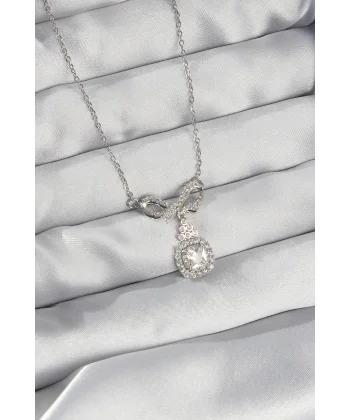 316L Çelik Gümüş Renk Fiyonk Detay Zirkon Taşlı Tektaş Kolye