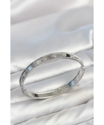 Gümüş Renk Pirinç Yonca Model Zirkon Taşlı Kadın Kelepçe Bileklik