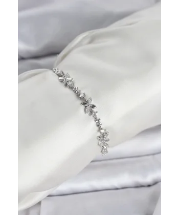 Gümüş Renk Yonca Model Zirkon Taşlı Asansörlü Kadın Bileklik