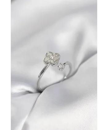 Gümüş Renk Zirkon Taşlı Yonca Model Kadın Yüzük