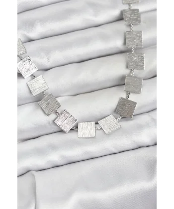 Kare Plaka Model Gümüş Renk Kadın Kolye