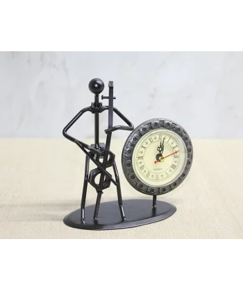 Metal Saatli Keman Çalan Müzisyen Alk4333