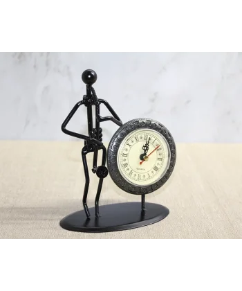 Metal Saatli Saksafon Çalan Müzisyen Alk4335