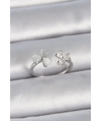 Pirinç Gümüş Renk Ayarlanabilir Zirkon Taşlı Beyaz Mineli Kalp Model Kadın Yüzük