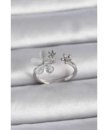Pirinç Gümüş Renk Ayarlanabilir Zirkon Taşlı Beyaz Mineli Yaprak Model Kadın Yüzük