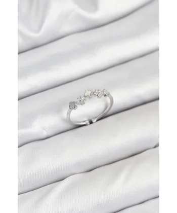 Pirinç Gümüş Renk Minimal Yonca Detaylı Kadın Yüzük