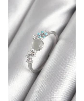 Pirinç Gümüş Renk Zirkon Taş Detaylı Beyaz Sedefli Çiçek Model Kadın Yüzük