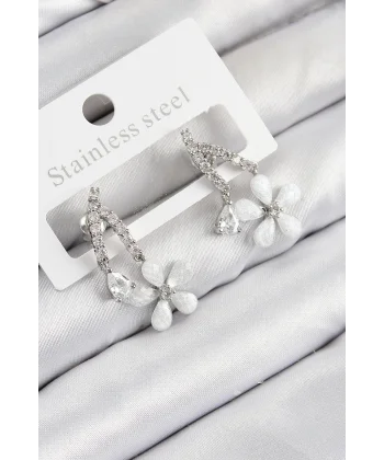 Pirinç Zirkon Taşlı Papatya Model Gümüş Renk Kadın Küpe