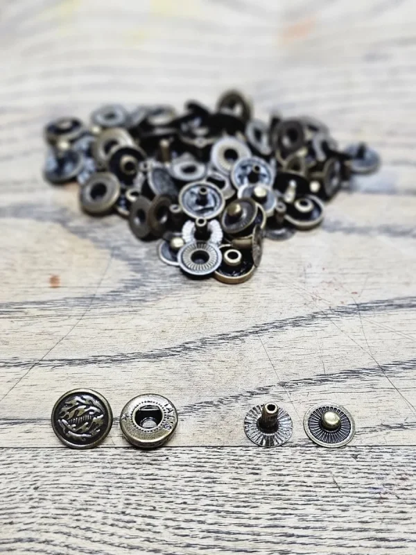 54 No Yaprak Desenli Çıt Çıt Kapsül (12.5mm)