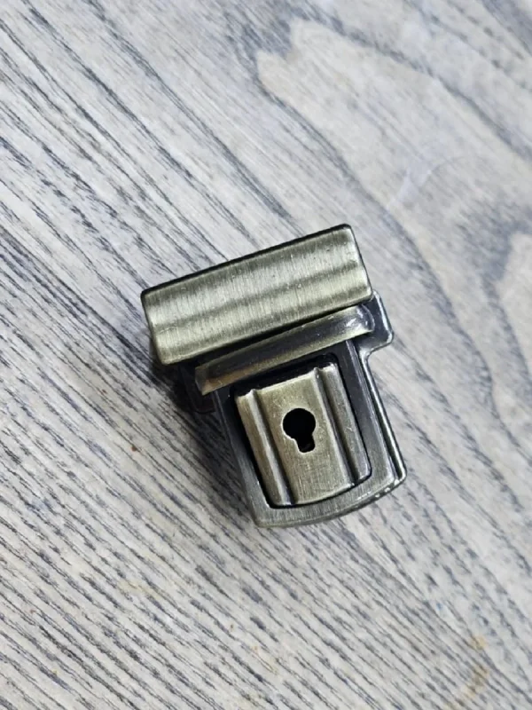 Fırçalı Antik Çanta Kilit Anahtar Model