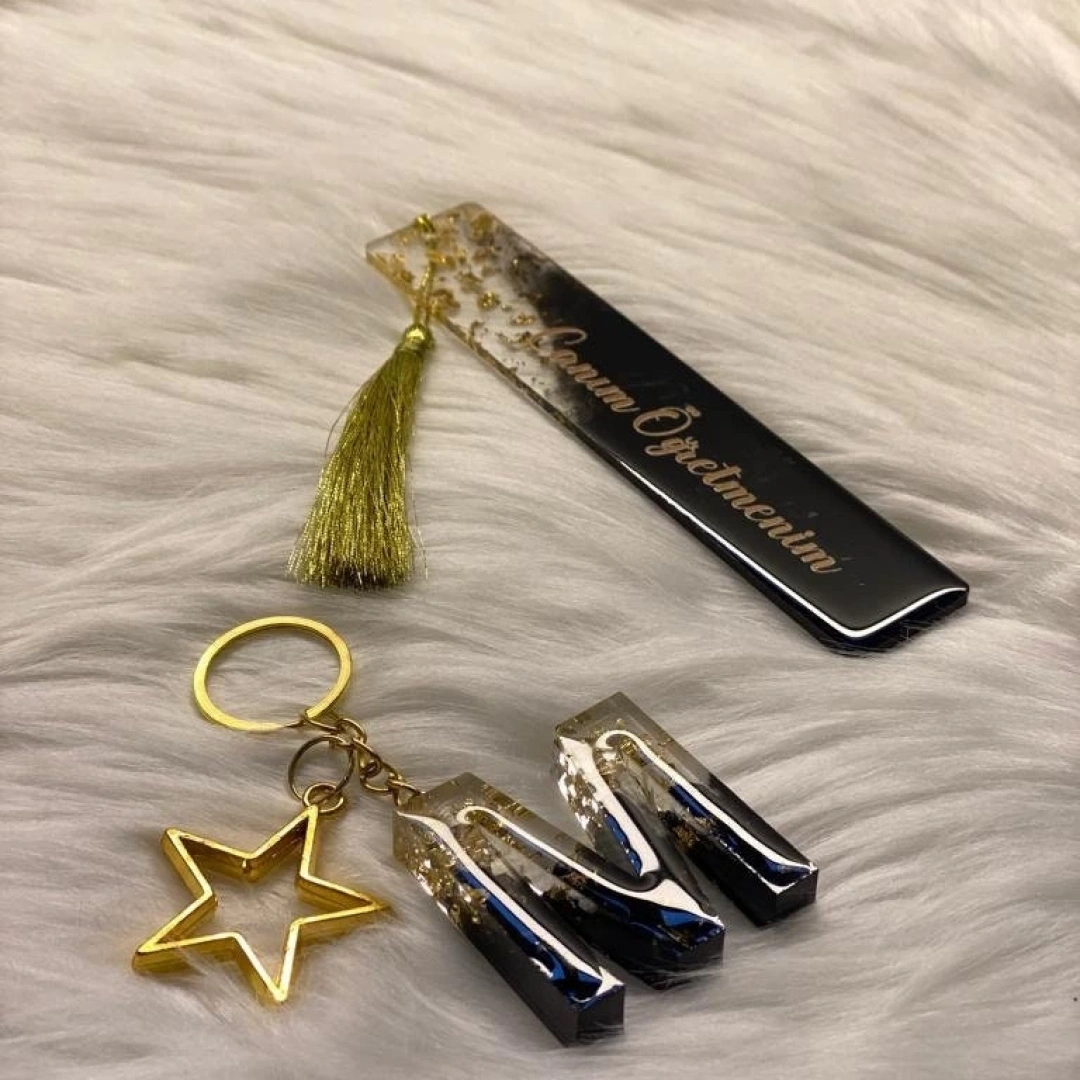 Kişiye Özel Harf Anahtarlık ve İsme Özel Kitap Ayracı Hediye Seti – Kutulu