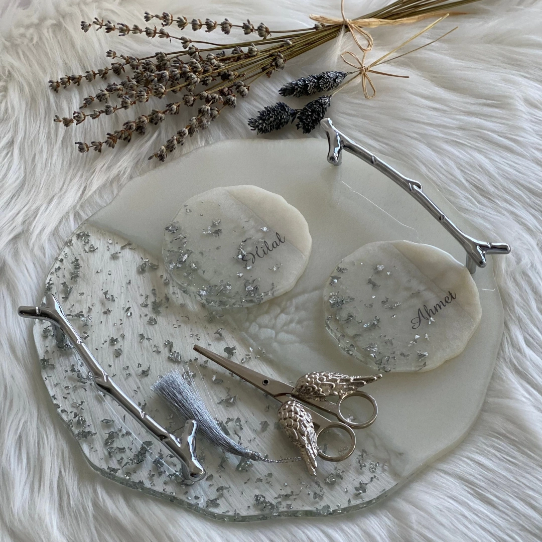 Kişiye Özel Düğün Tespih Seti – Zarif Tepsi ve Yüzük Taşıyıcılı – Kişiselleştirilebilir