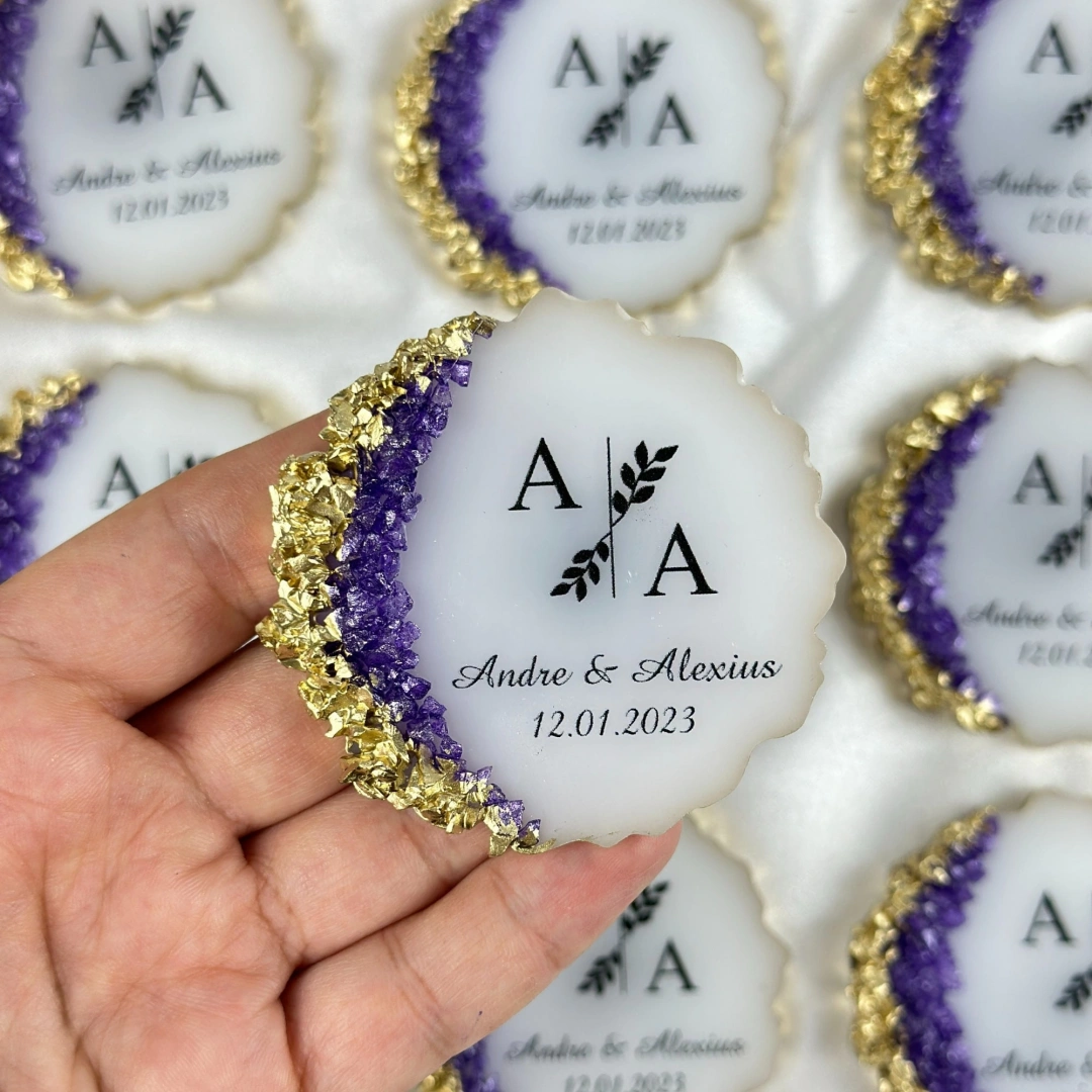 Kişiselleştirilmiş Taşlı Epoksi Magnet – 20 Adet Zarif Düğün ve Özel Gün Hediyesi