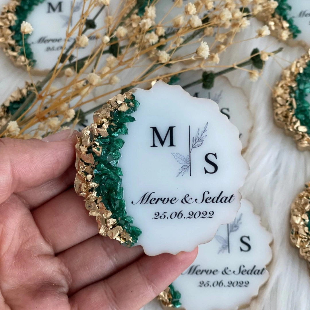 Renklerin Dansı – Kişiye Özel Dalgalı Taşlı Epoksi Magnet Seti (20 Adet)