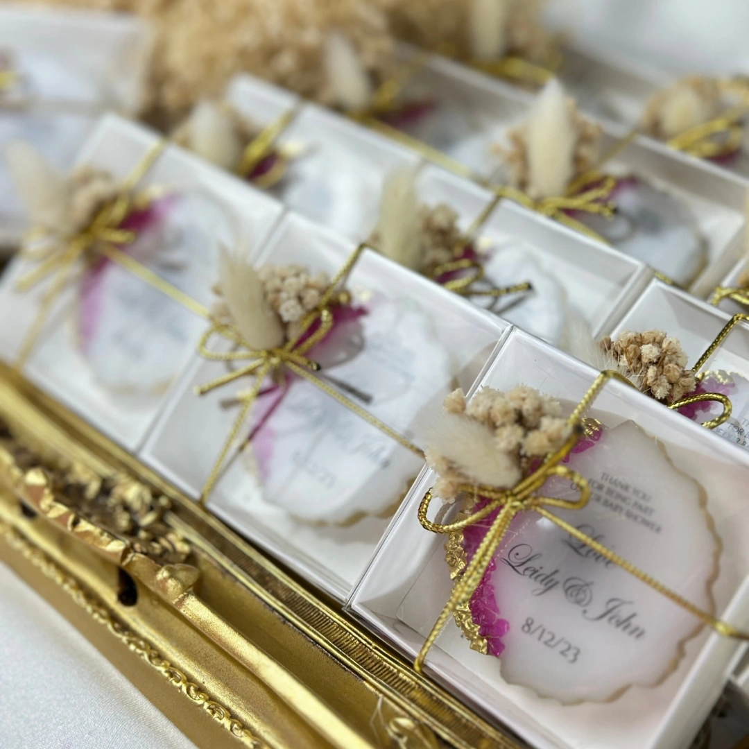 Kişiye Özel Taşlarla Dekore Edilmiş Kutulu Epoksi Magnet Seti – 20 Adet