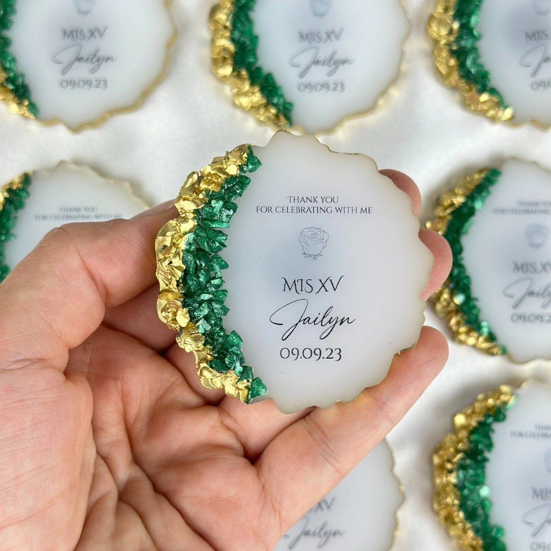 Kişiye Özel Taşlı Epoksi Magnet – 20 Adet Quinceanera & Düğün Hediyesi