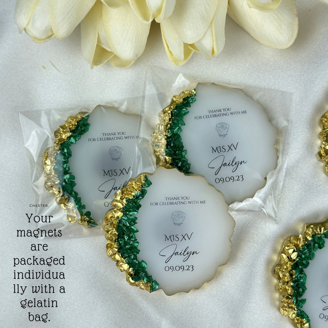 Kişiye Özel Taşlı Epoksi Magnet – 20 Adet Quinceanera & Düğün Hediyesi