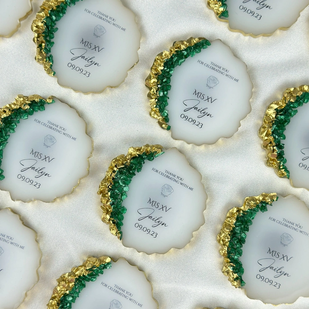 Kişiye Özel Taşlı Epoksi Magnet – 20 Adet Quinceanera & Düğün Hediyesi