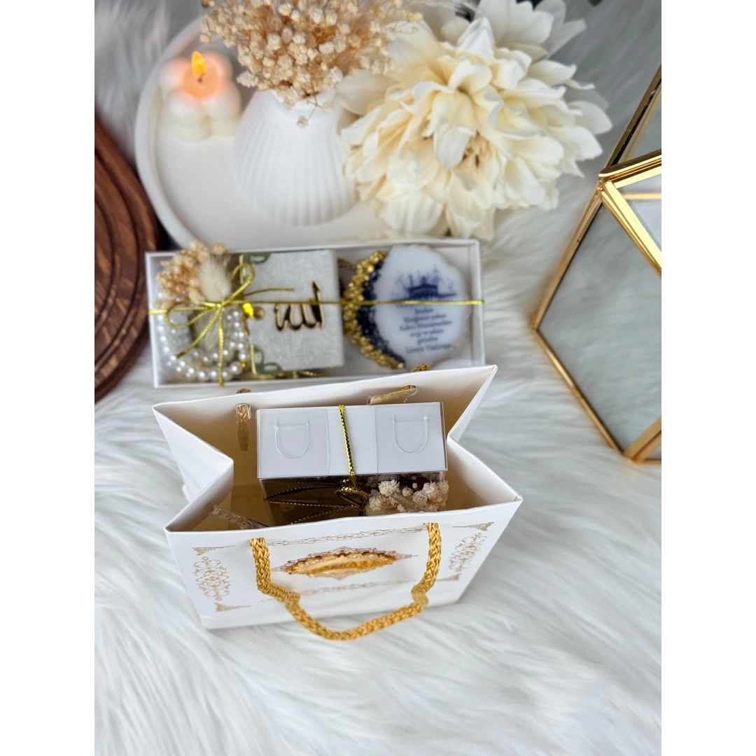 Kişiye Özel Üçlü Set: Mini Kur’an, 99’luk Tesbih ve Epoksi Magnet – El Yapımı Lüks Kutu