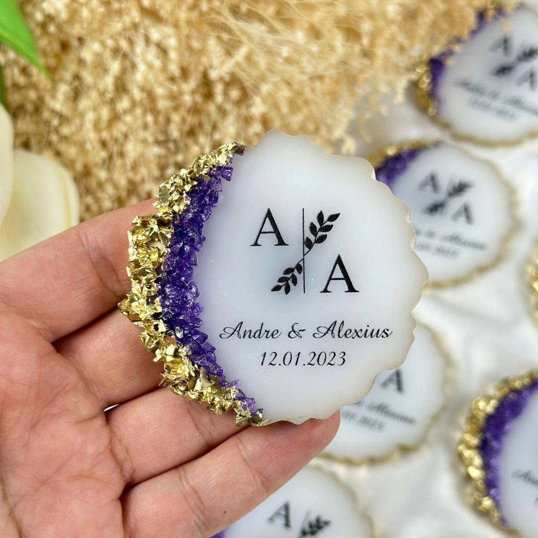 Kişiselleştirilmiş Taşlı Epoksi Magnet – 20 Adet Zarif Düğün ve Özel Gün Hediyesi