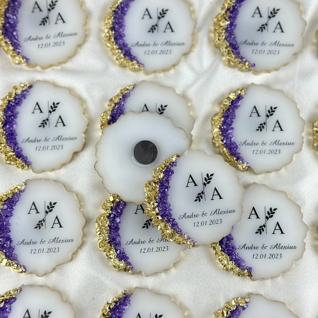 Kişiselleştirilmiş Taşlı Epoksi Magnet – 20 Adet Zarif Düğün ve Özel Gün Hediyesi