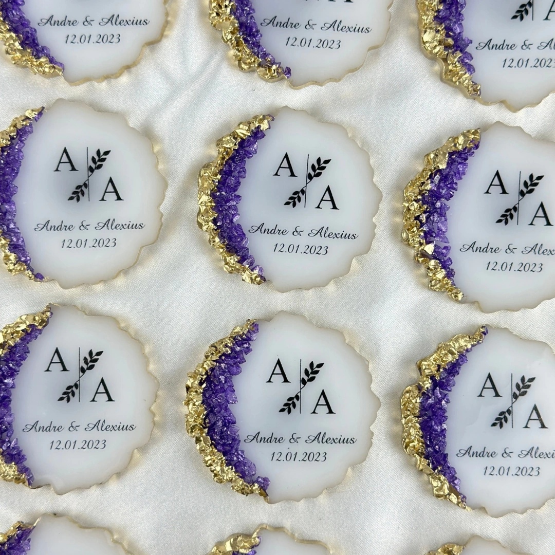 Kişiselleştirilmiş Taşlı Epoksi Magnet – 20 Adet Zarif Düğün ve Özel Gün Hediyesi