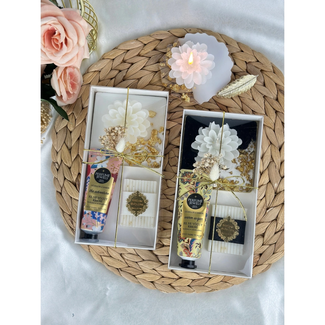 Luxury Set – Kişiye Özel Epoksi Bardak Altlığı, El Kremi, Mum ve Sabun Hediye Kutusu
