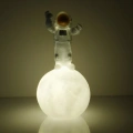 HERŞEYTREND Astronot Şekilli Gece Ve Masa Lambası