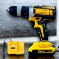 HERŞEYTREND Çift Bataryalı Metal Dişli Darbeli Şarjlı Matkap Seti 24W Güç ve 24 Parça Aksesuar