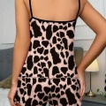 HERŞEYTREND  Leopar Desenli Askılı Şortlu Pijama Takımı