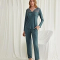 HERŞEYTREND  Yakası Omzu ve Paçası Dantelli Boydan Düğmeli Pijama Takımı