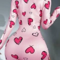 HERŞEYTREND Pamuklu Pembe Kalp Desenli Düğmeli Uzun Kol Tulum Pijama