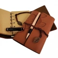 HERŞEYTREND Özel Ahşap Kutulu Taba Deri Defter ve Bakır Roller Kalem Set