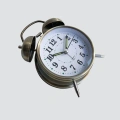 Retro Tarz Bronz Dekoratif Masa Saati Metal Gövde Yüksek Sesli Alarm